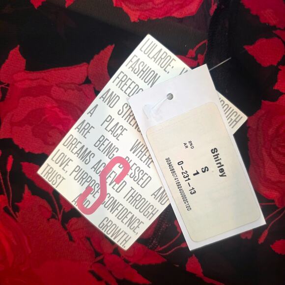 LuLaRoe Shirley Kimono Small Roses Red Black Floral Chiffon Long Duster Coverup - Picture 2 of 9